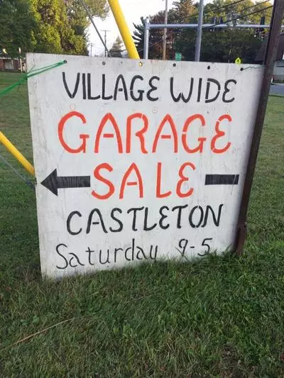 Garage sale sign